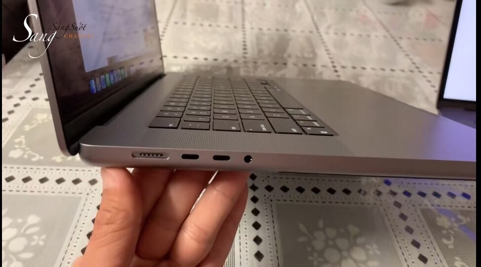 新MacBook Pro开箱图！明日发售 起售价14999元