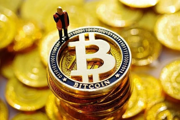 比特币长期持有者开始出货了吗？