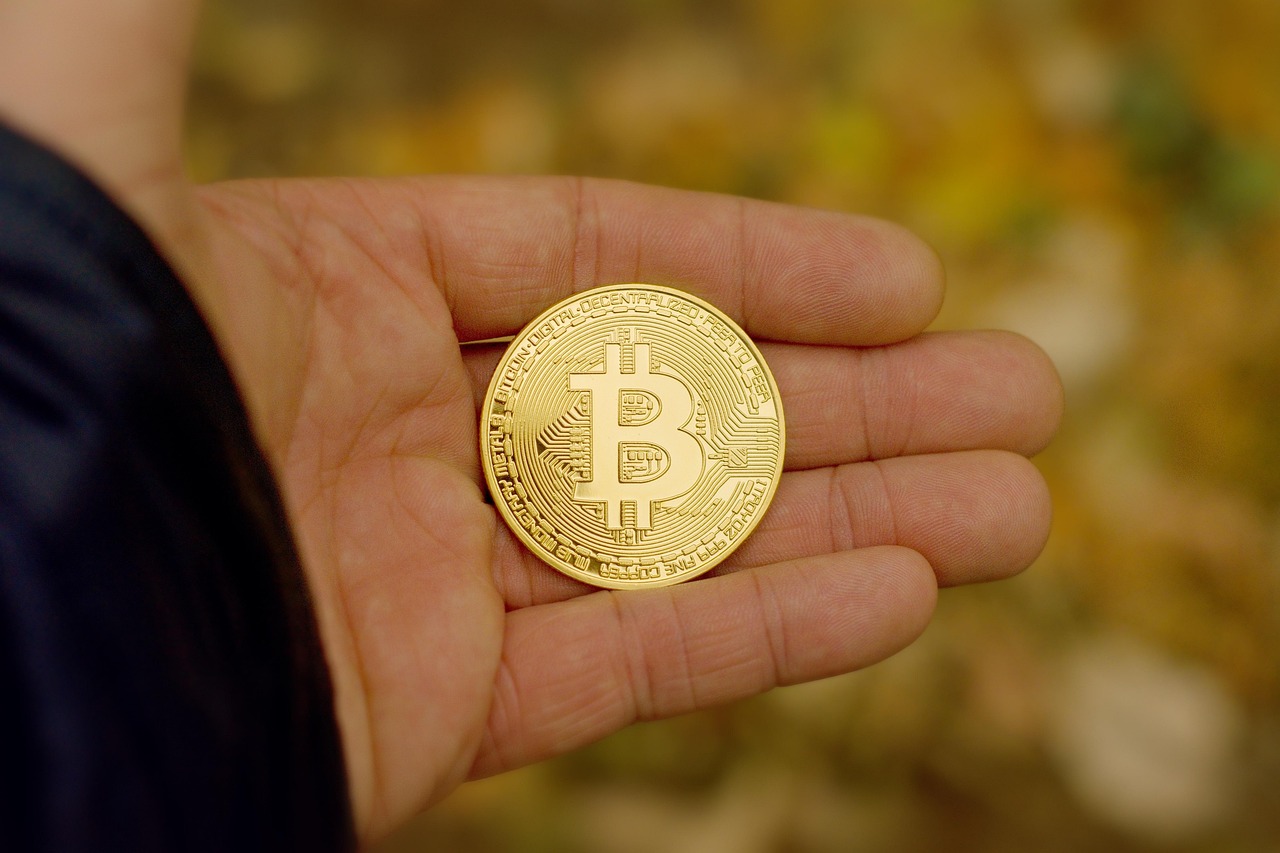 短期信心减弱：比特币短期持有者MVRV随市场波动大幅下跌
