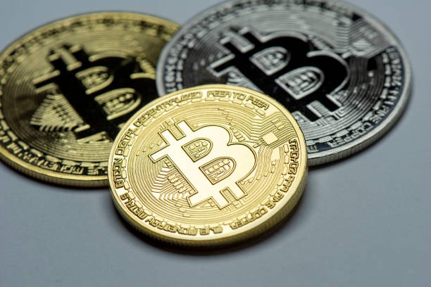 比特币面临关键突破：教科书式三角形态与窄幅震荡相遇