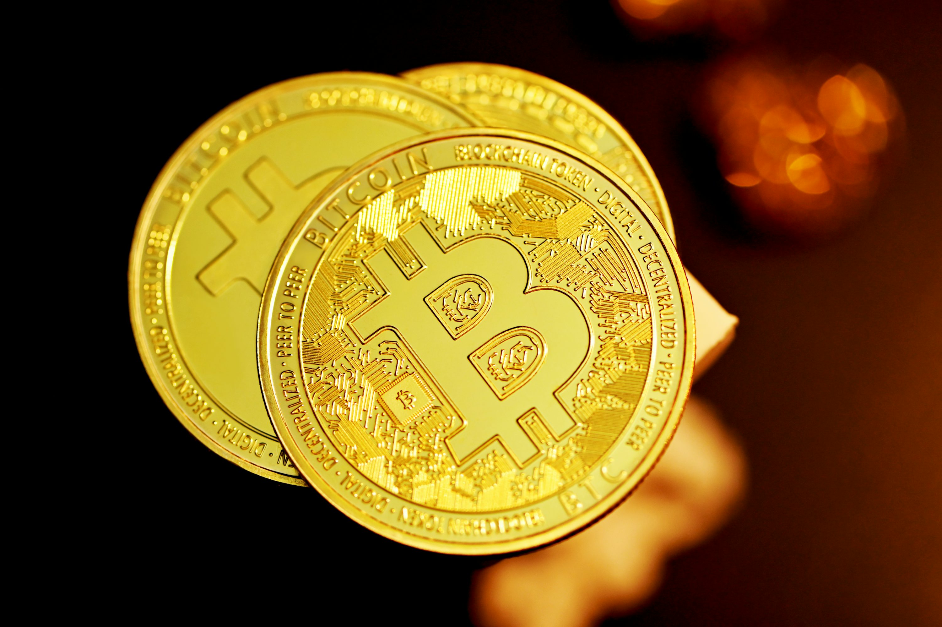 比特币的时机到了？分析师敦促交易者将黄金换成加密货币