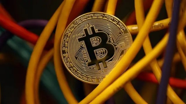 比特币跌破2.3万恐触发危机-最新比特币行情深度解析