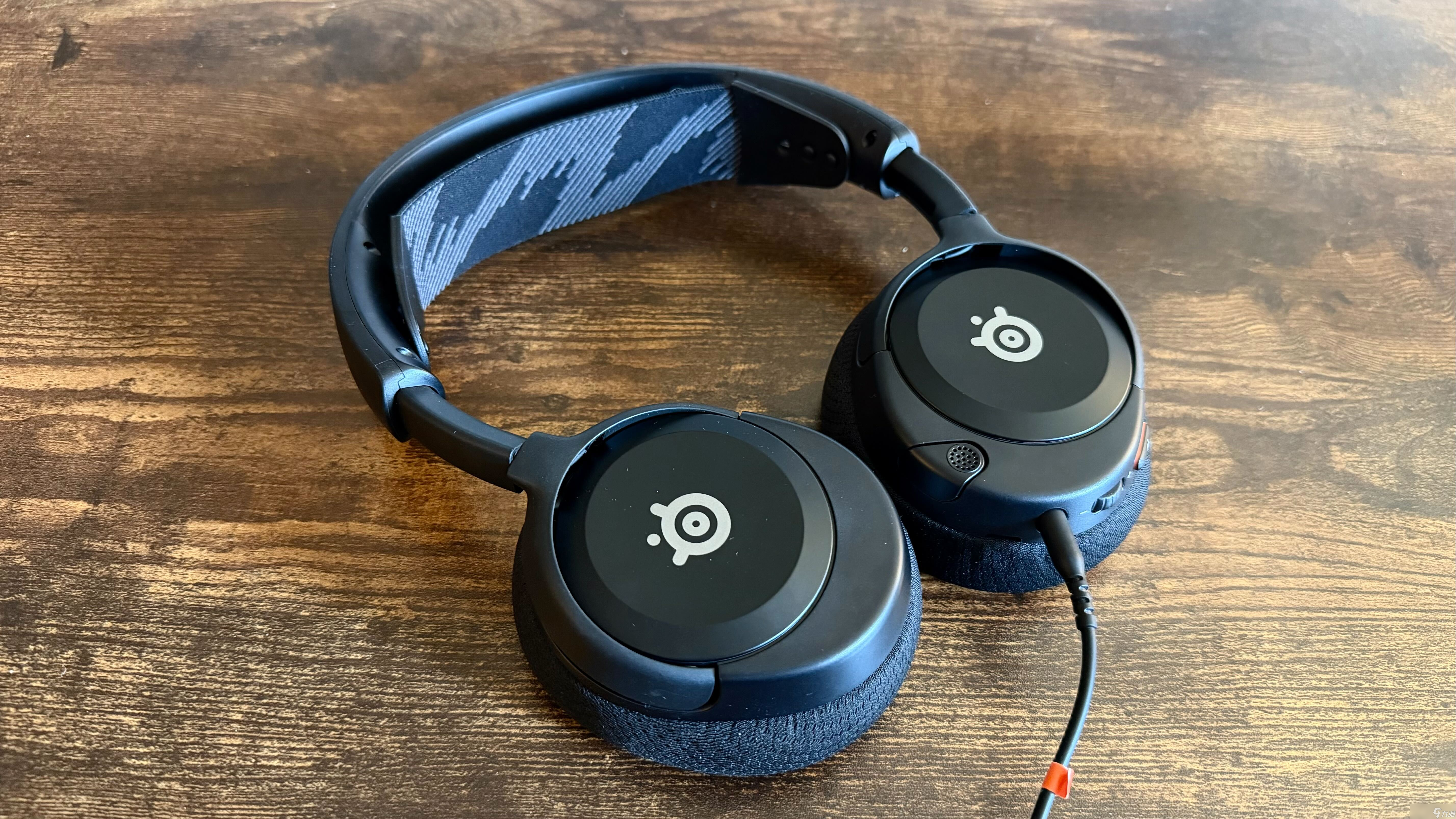 SteelSeries Arctis Nova 1 评测  2026