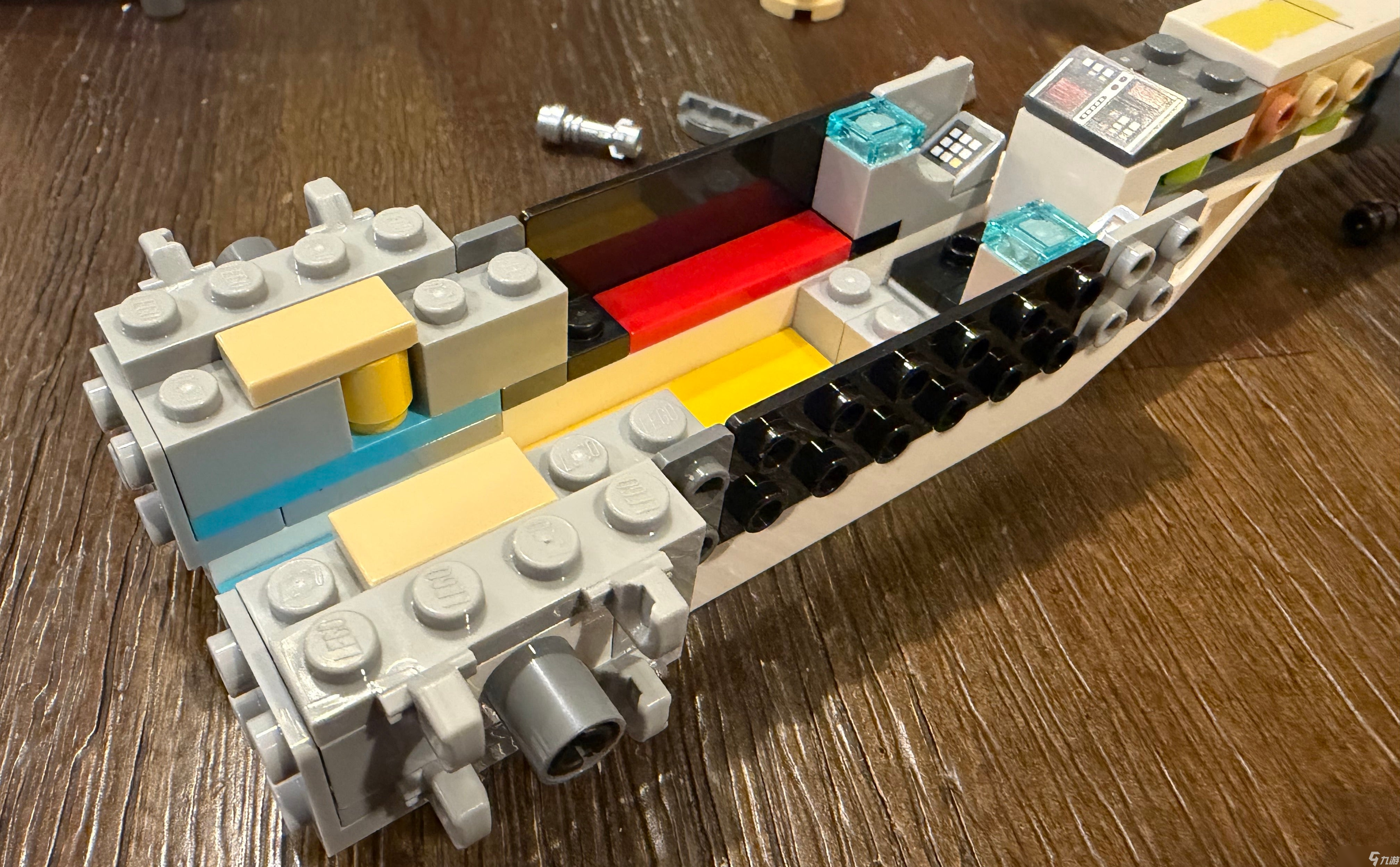 我们搭建会哔哔作响、砰砰发射的LEGO Star Wars: Smart Play Sets