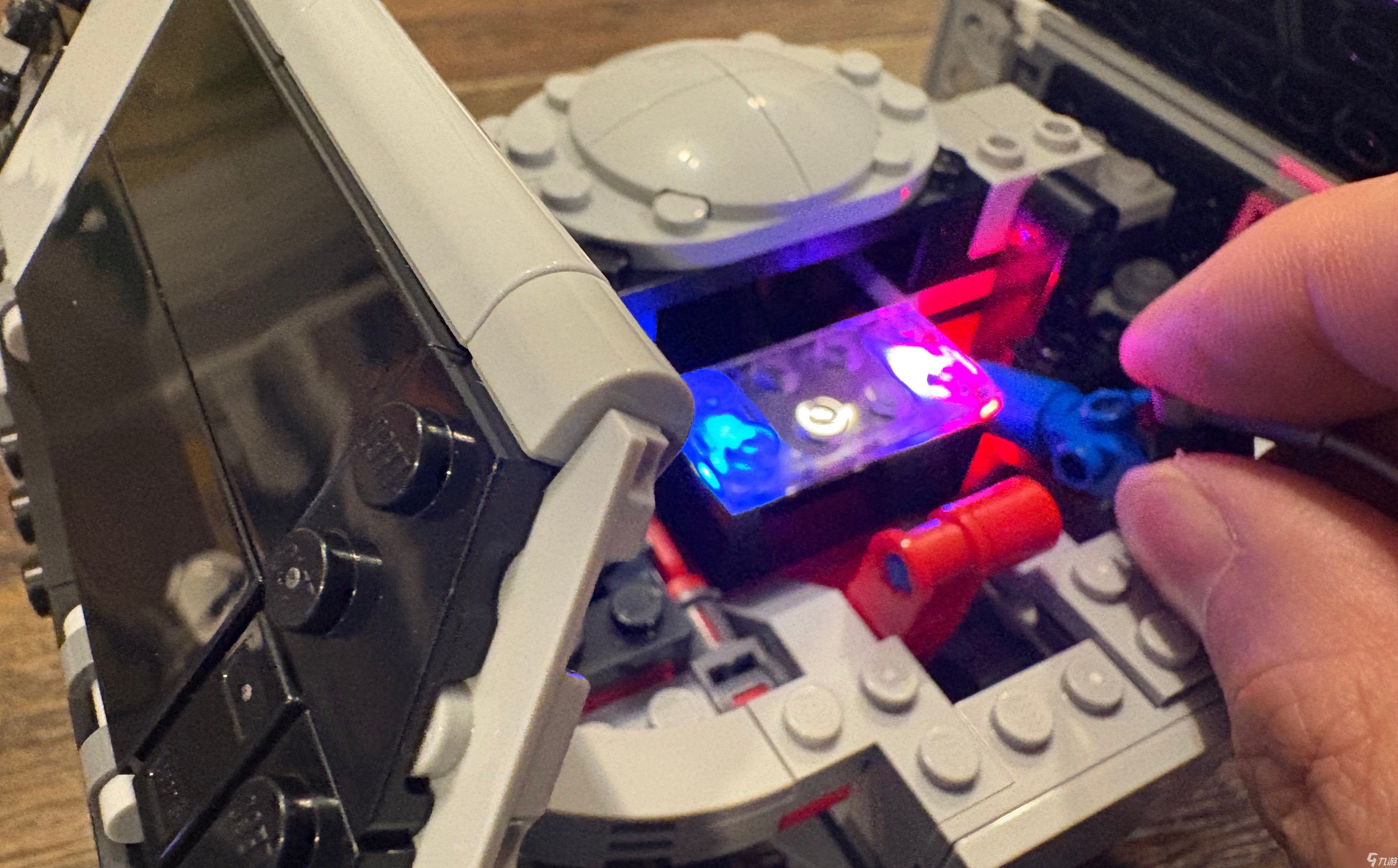 我们搭建会哔哔作响、砰砰发射的LEGO Star Wars: Smart Play Sets