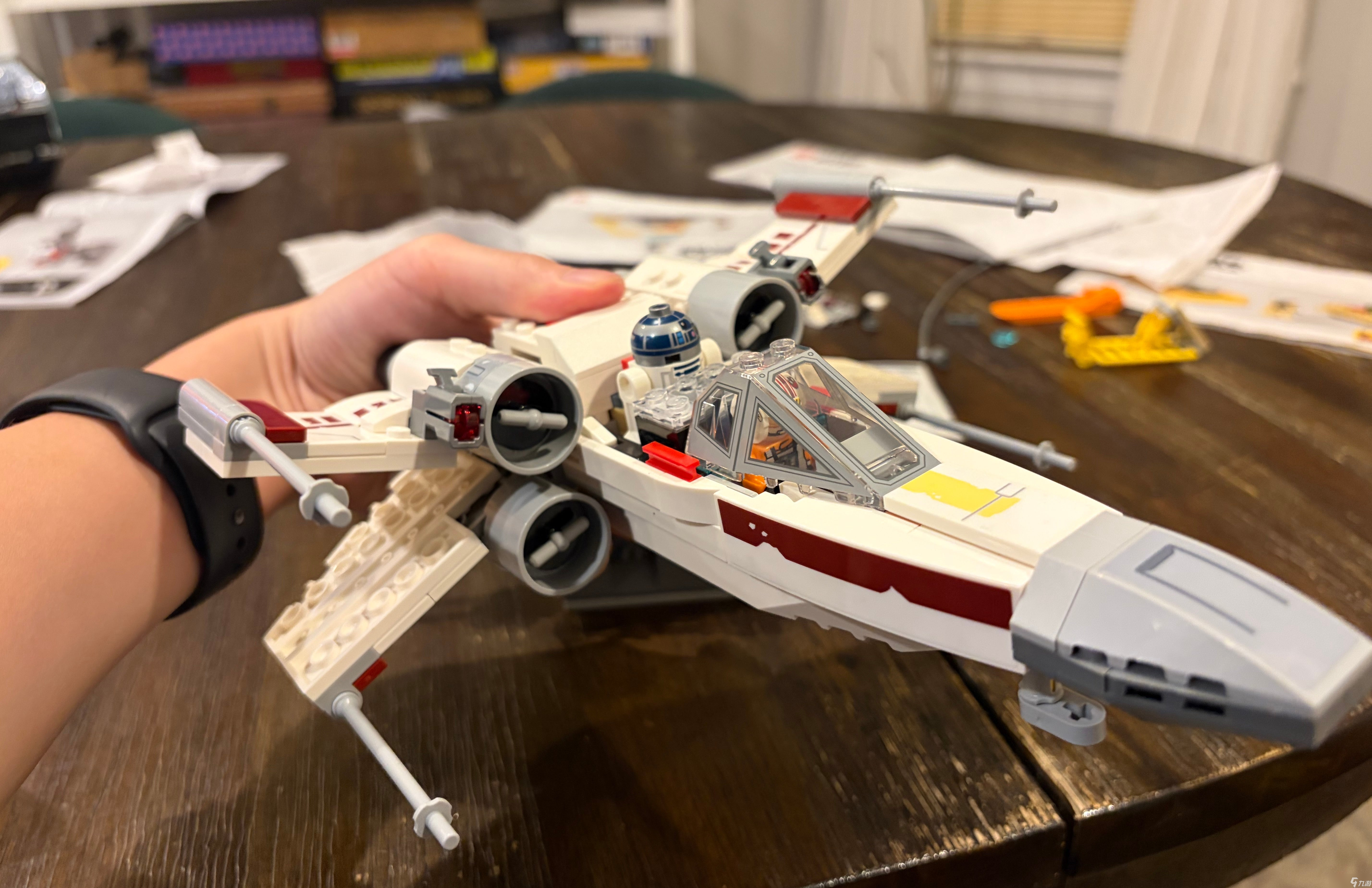 我们搭建会哔哔作响、砰砰发射的LEGO Star Wars: Smart Play Sets