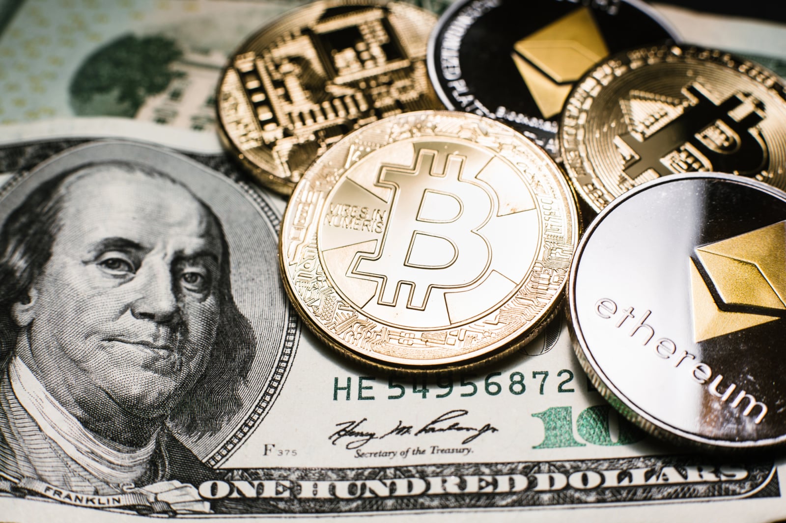 尽管亏损80亿美元，BitMine仍逢低买入以太坊，并通过无比特币抛售策略削减债务