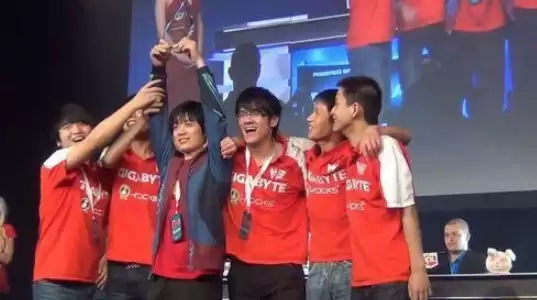 lol经典战役龙争虎斗决赛回顾 丝血极限翻盘