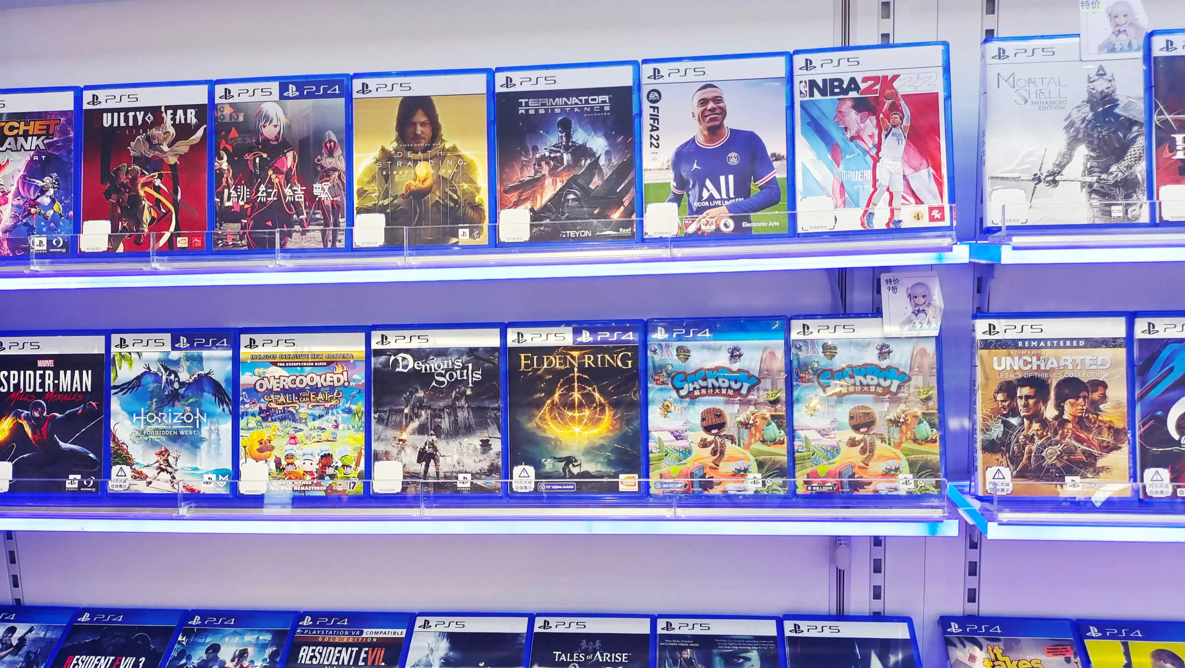 他们正静待风波平息——PS5玩家纷纷退订PlayStation Plus会员以抗议索尼扼杀实体光盘 但分析师称此举无济于事