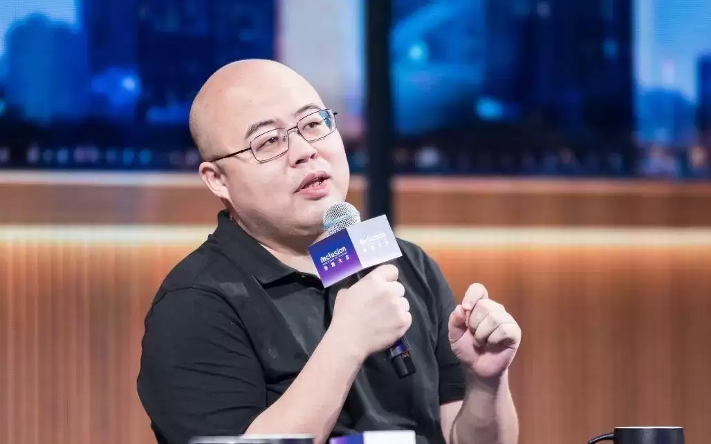苹果起诉 OpenAI 窃取商业机密：要求重新设计 AI 硬件；SK 海力士在美破纪录融资 265 亿美元；传腾讯洽谈成 Manus 最大股东 | 极客早知道