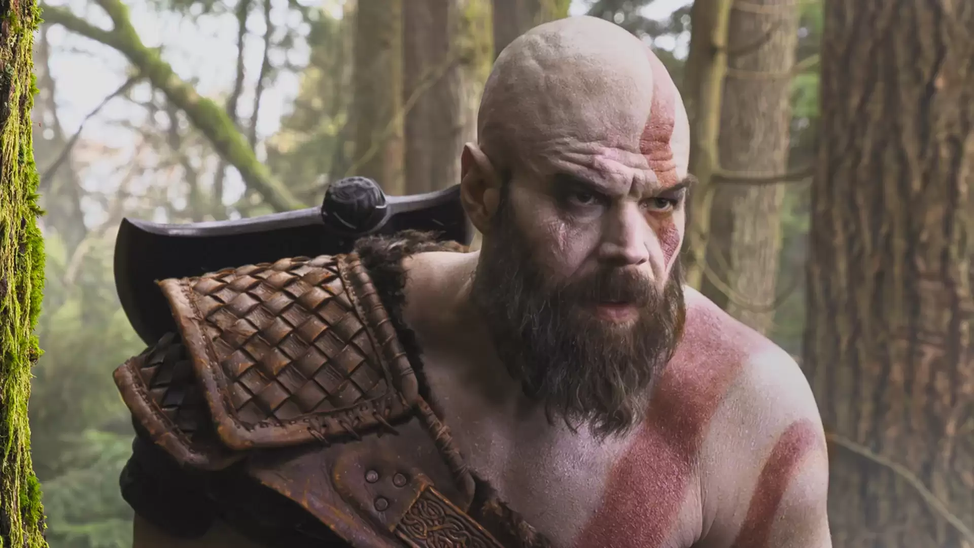 因奎托斯饰演者 Ryan Hurst 拍摄特技时肱二头肌撕裂：《战神：诸神黄昏》剧集拍摄工作现已暂停