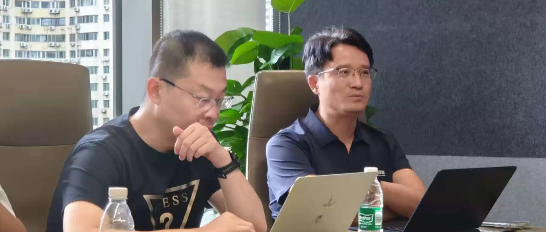 百融智能4款AI新品亮相WAIC：推出录音卡 工作手机 预告智能戒指