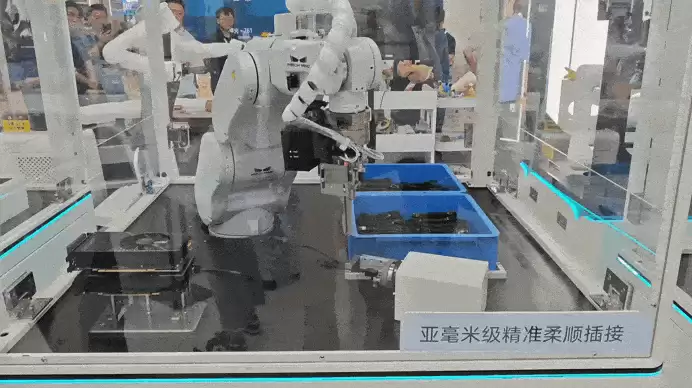 WAIC看了一圈：这家公司的机器人在认真打工