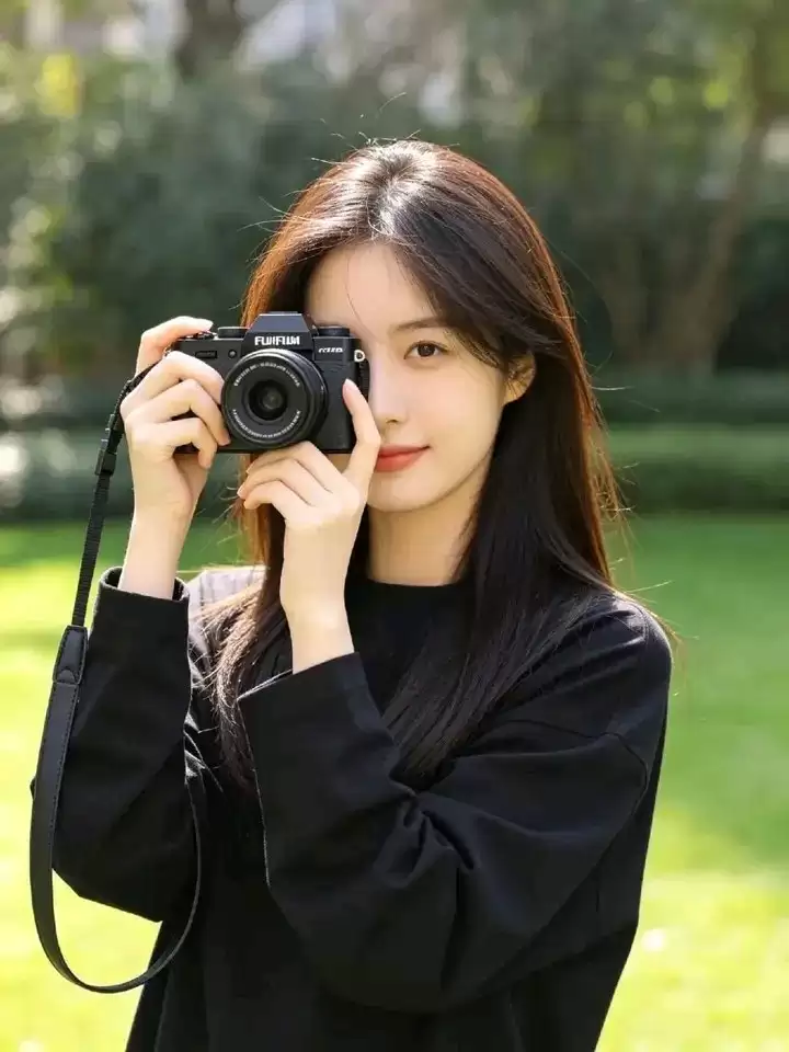 写实风格的韩国摄影师肖像