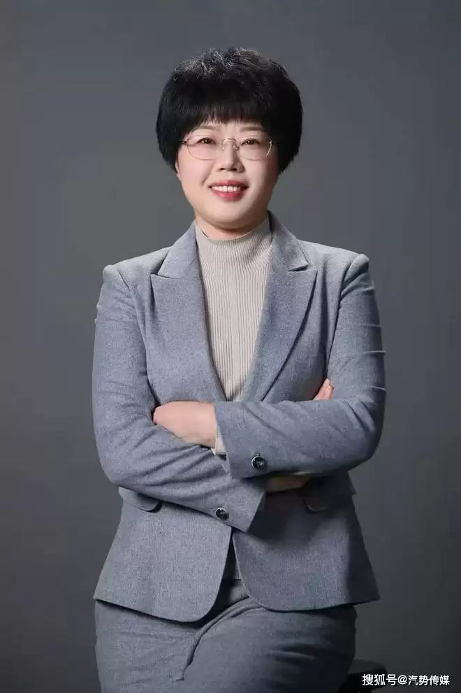 回归百日张明霞操刀新叙事：奔驰纯电GLC开启电动化新征程