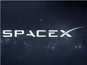 网传 SpaceX 展示 AI 手机原型机：马斯克发文全盘辟谣
