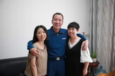 红色沙漠公鸡帽获取途径