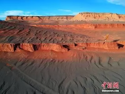 红色沙漠钢铁山脉遗迹解谜办法