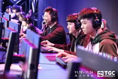 使命召唤手游怎样触发精准射击