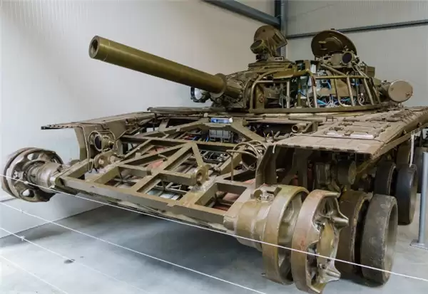 《装甲前线》T-72坦克褪去装甲让你看个够