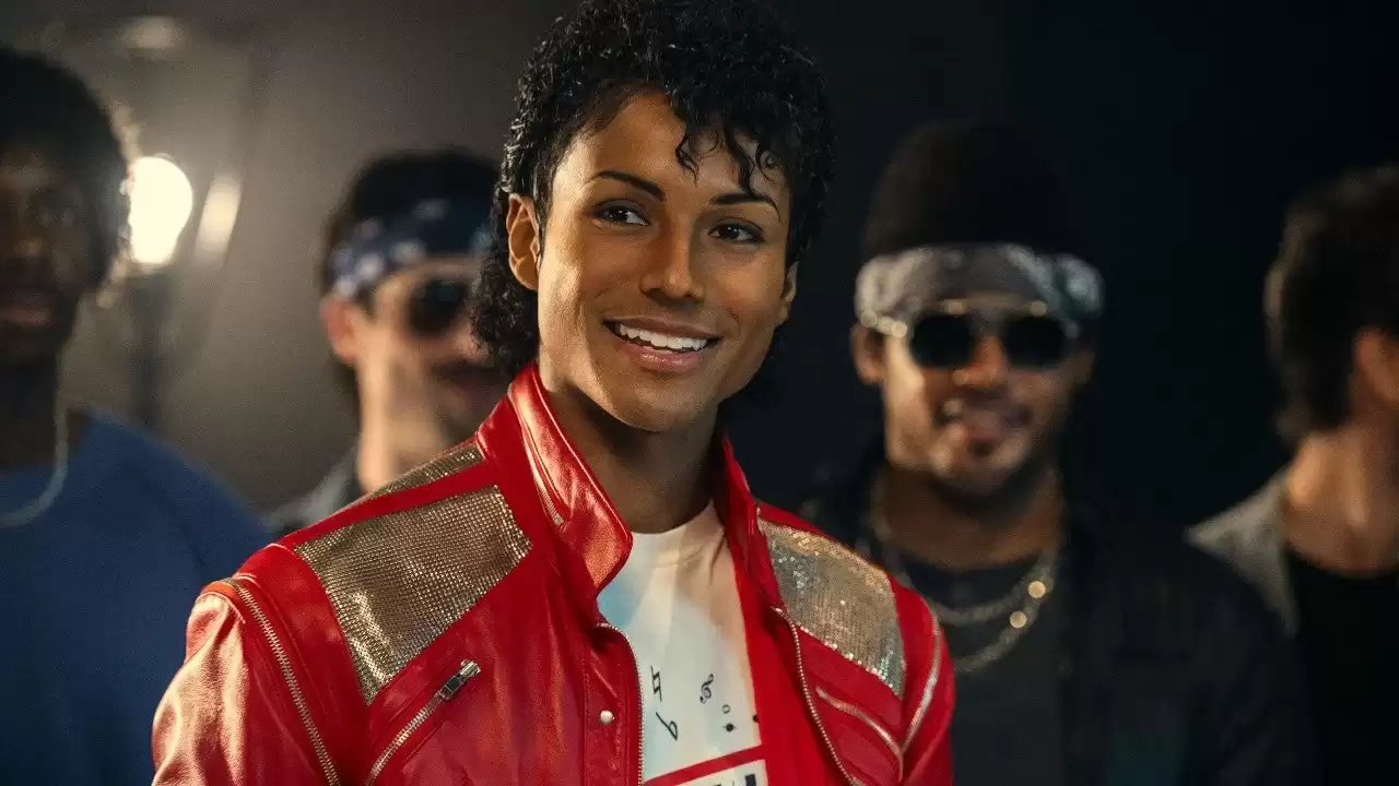 《Michael》之所以能成为票房黑马，是因为它满足了杰克逊铁粉们的期待——一场“复活”，而非一次“审判”。