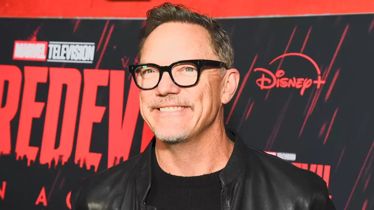 “我觉得没人真正喜欢我”——Matthew Lillard 将近期的成功部分归功于怀旧情绪，因为粉丝们“只是怀念过去的日子”了（注：Matthew Lillard 曾出演《Five Nights at Freddy's: Secret of the Mimic》电影）