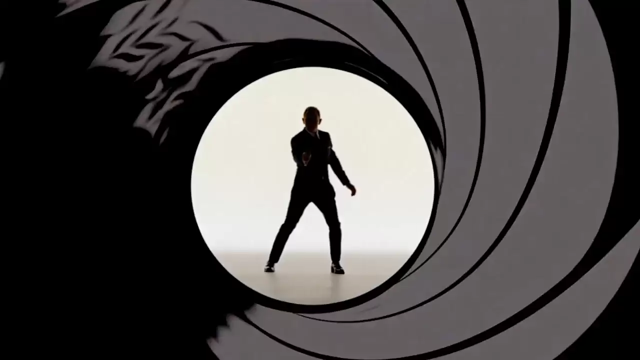 亚马逊对 James Bond 发表评论