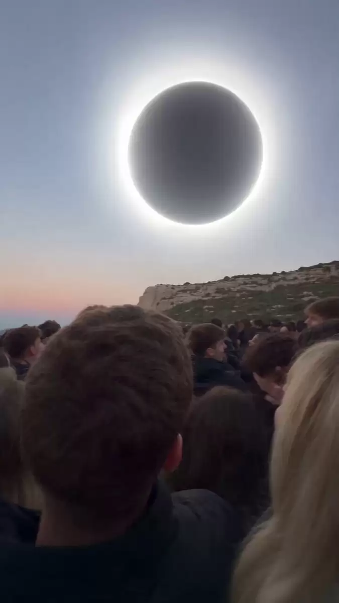 Red Moon Eclipse C提示词怎么写-画面元素和风格参数